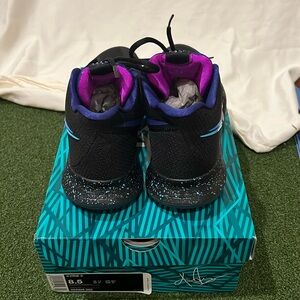 Nike Kyrie 3 Men’s Size 8.5 - worn once